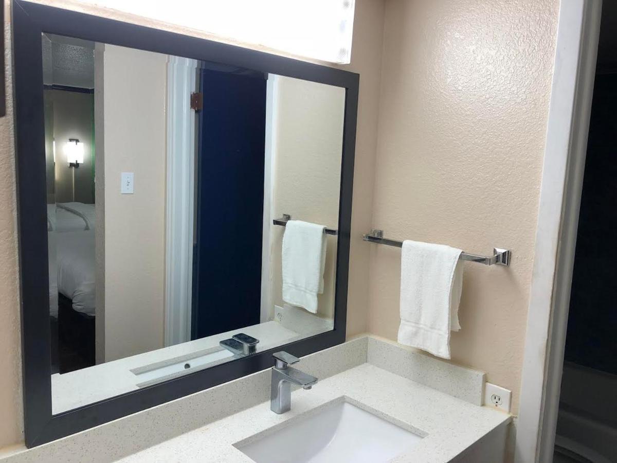 Travelers Inn And Suites Wharton Kültér fotó