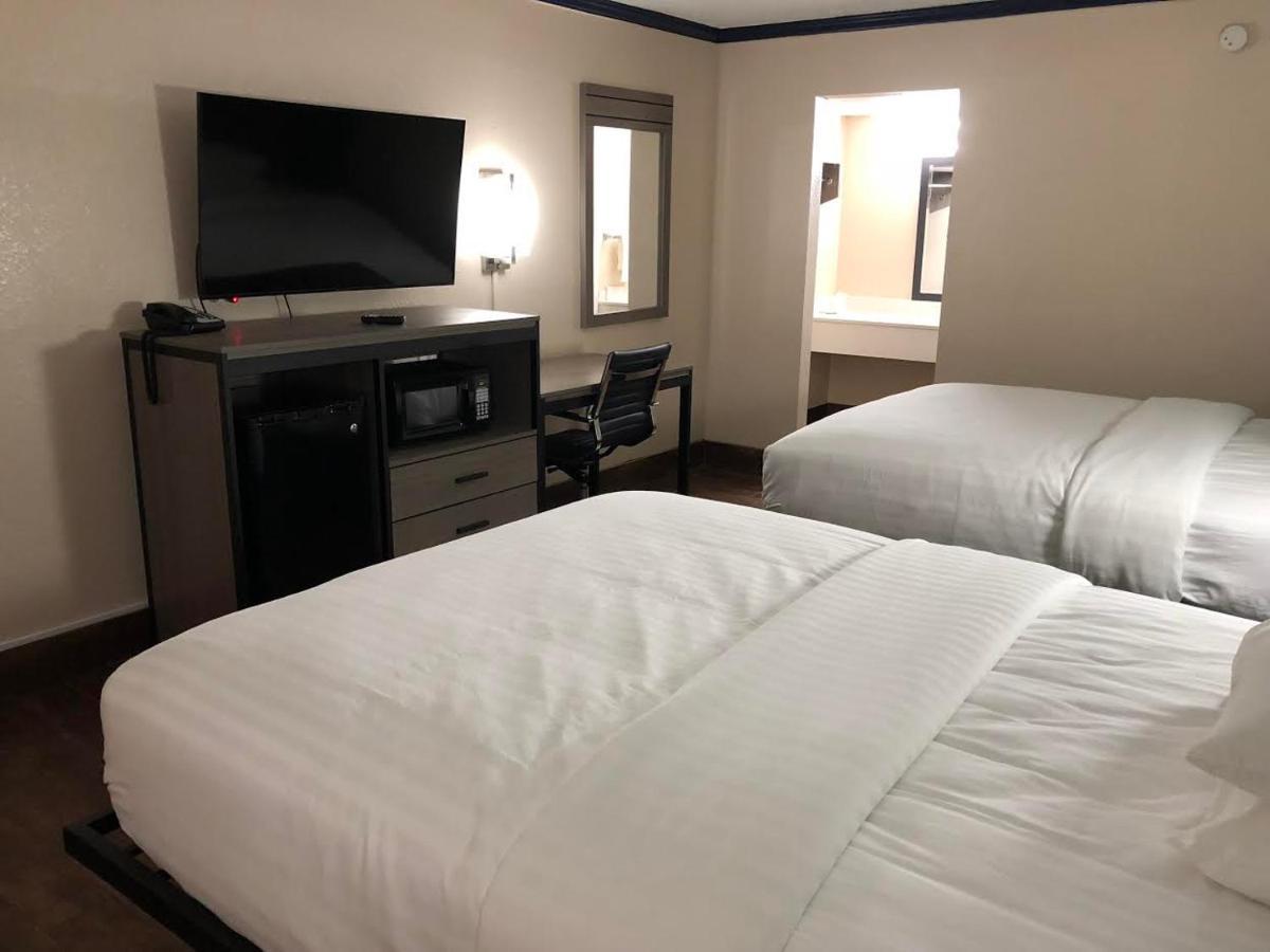 Travelers Inn And Suites Wharton Kültér fotó